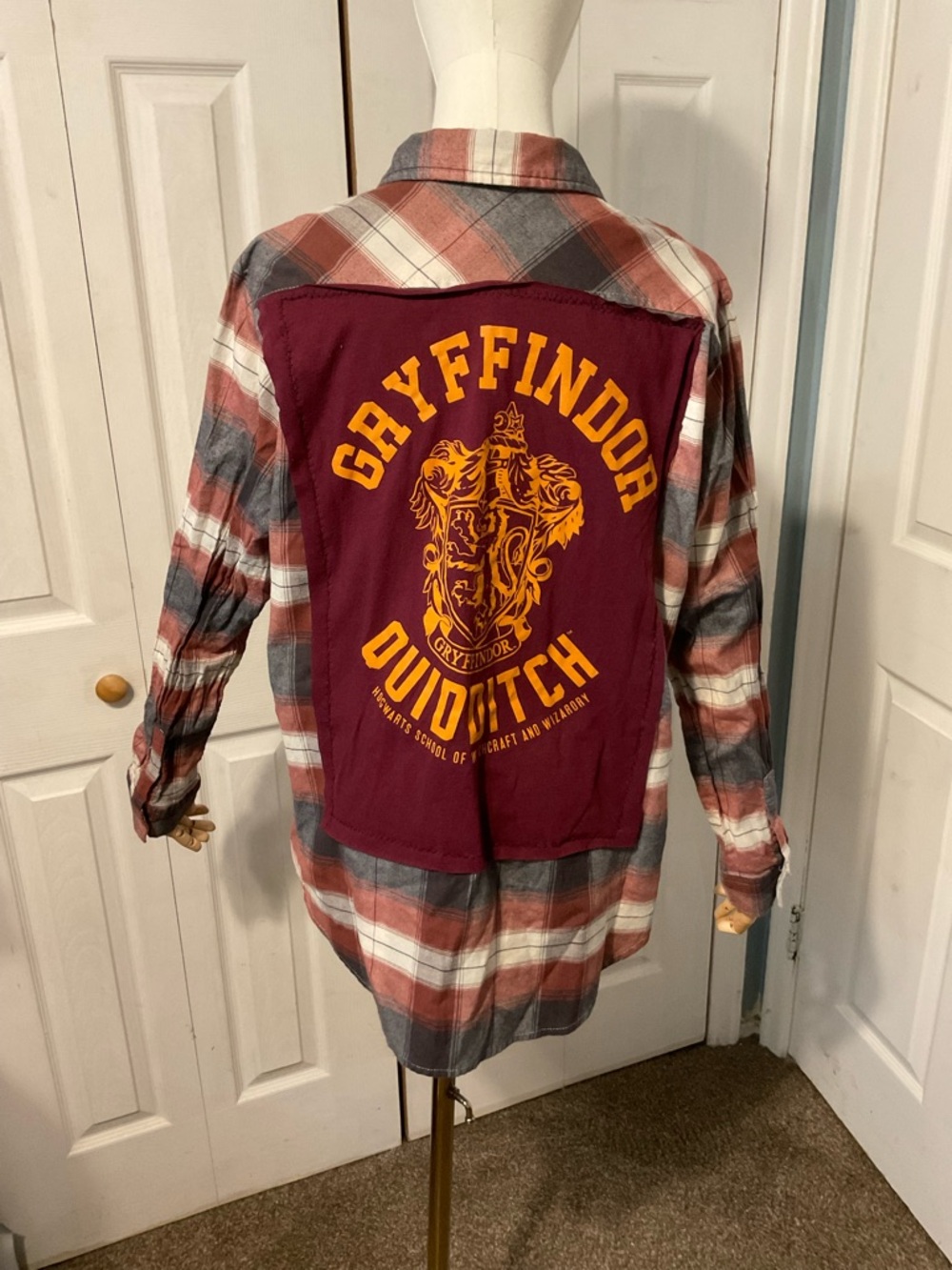 Harry Potter Gryffindor Back Graphic T-Shirt on Flannel - Size Women's XL